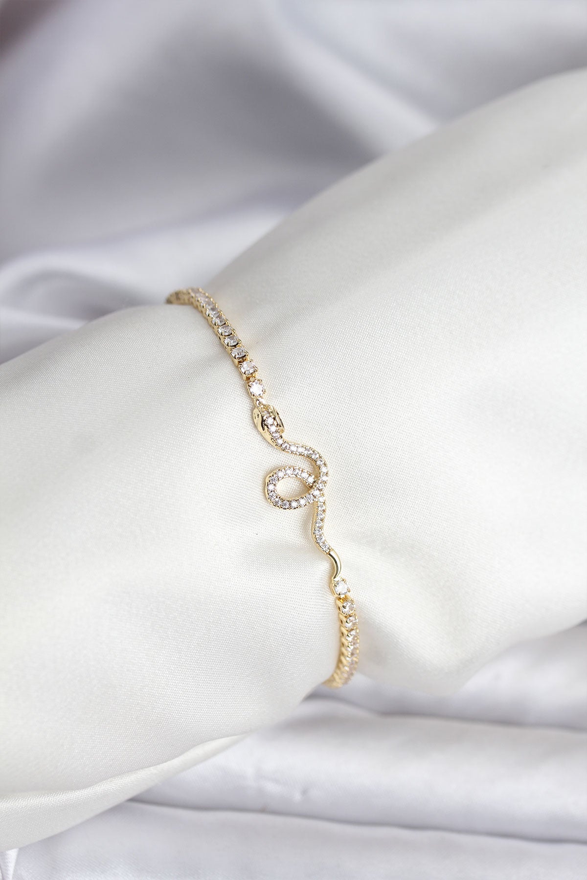 Yılan Model Zirkon Taşlı Gold Renk Pirinç Su Yolu Kadın Bileklik TG27BB8104 - Çok Renkli / Standart
