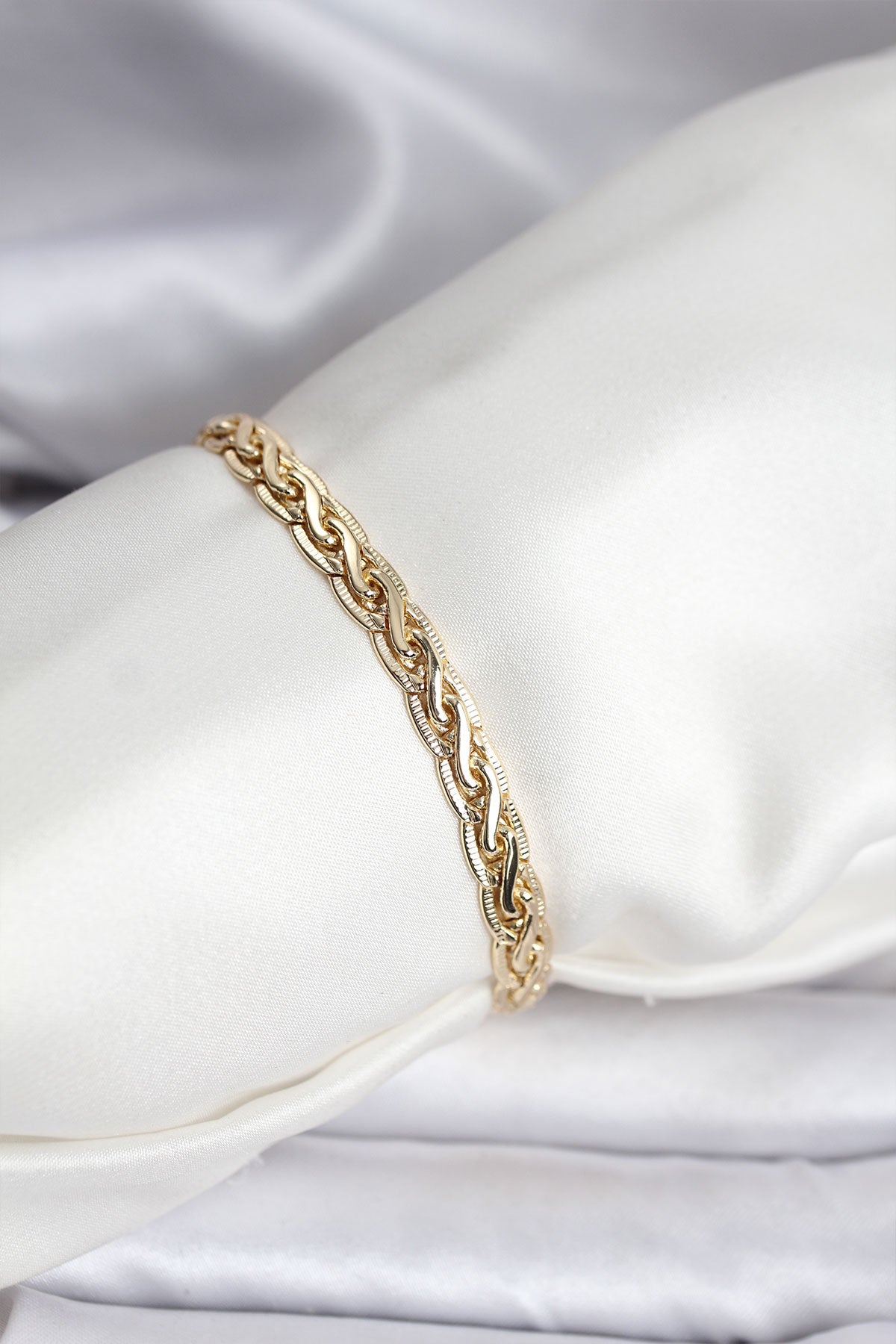 14K Gold Renk Kaplama Lazer Zincir Model CM Kadın Bileklik TG27BB8125 - Çok Renkli / Standart