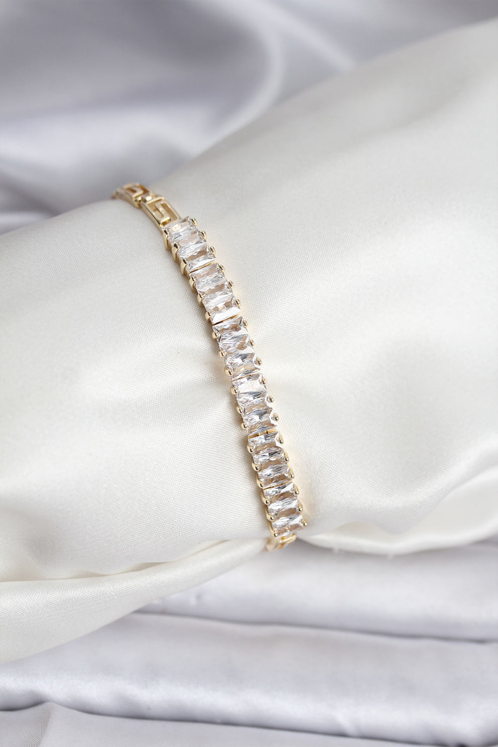 14K Gold Renk Kaplama Zirkon Taşlı Baget Model CM Kadın Bileklik TG27BB8126