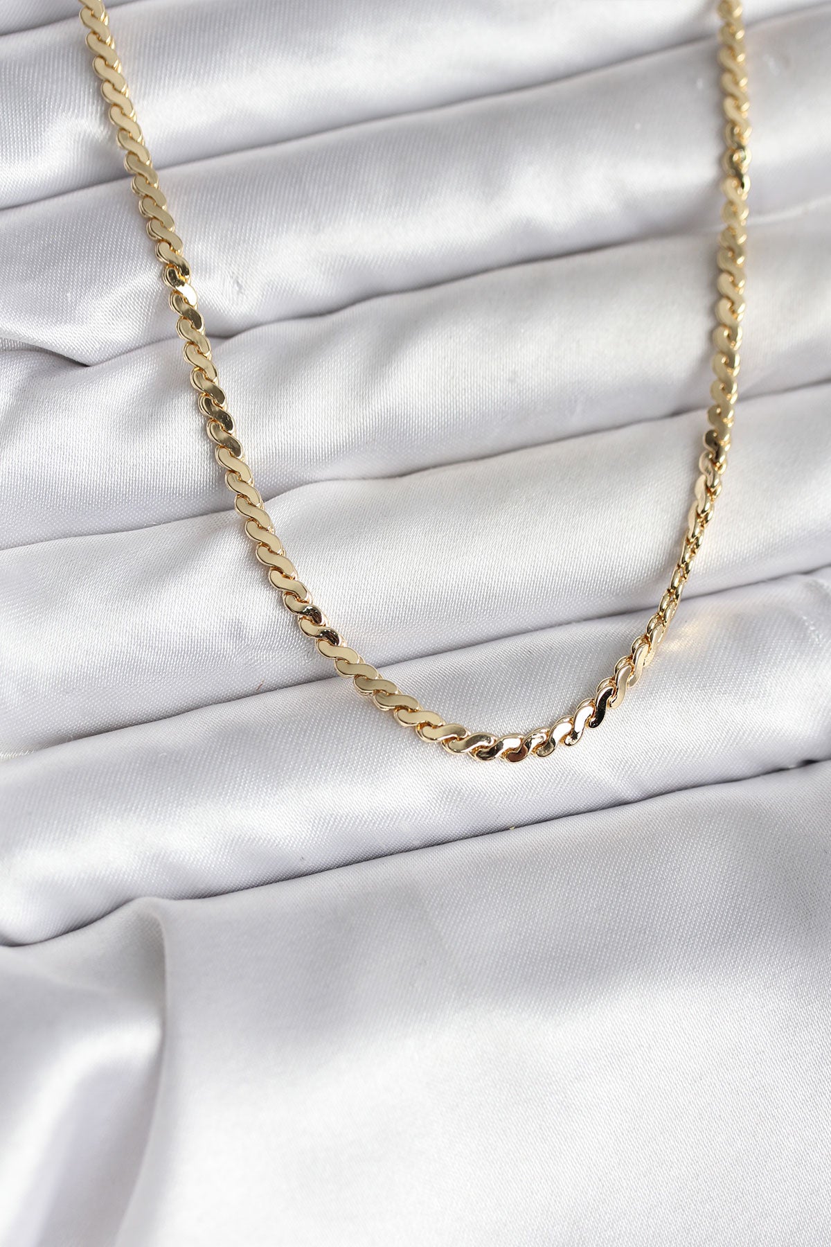 14K Gold Renk Kaplama Ezme Yılan Zincir Model CM Kadın Kolye TG27BKO10735 - Çok Renkli / Standart