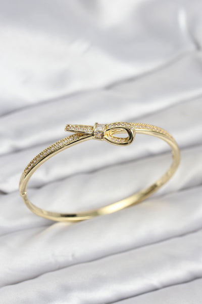 Pirinç Gold Renk Zirkon Taşlı Fiyonk Model Kadın Kelepçe Bileklik TG27BB8224