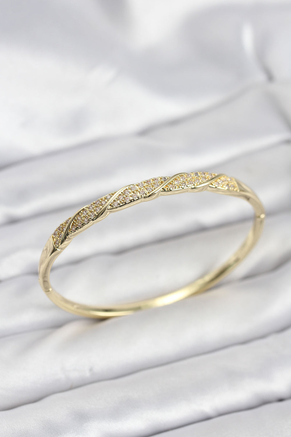 Pirinç Gold Renk Zirkon Taşlı Model Kadın Kelepçe Bileklik TG27BB8226
