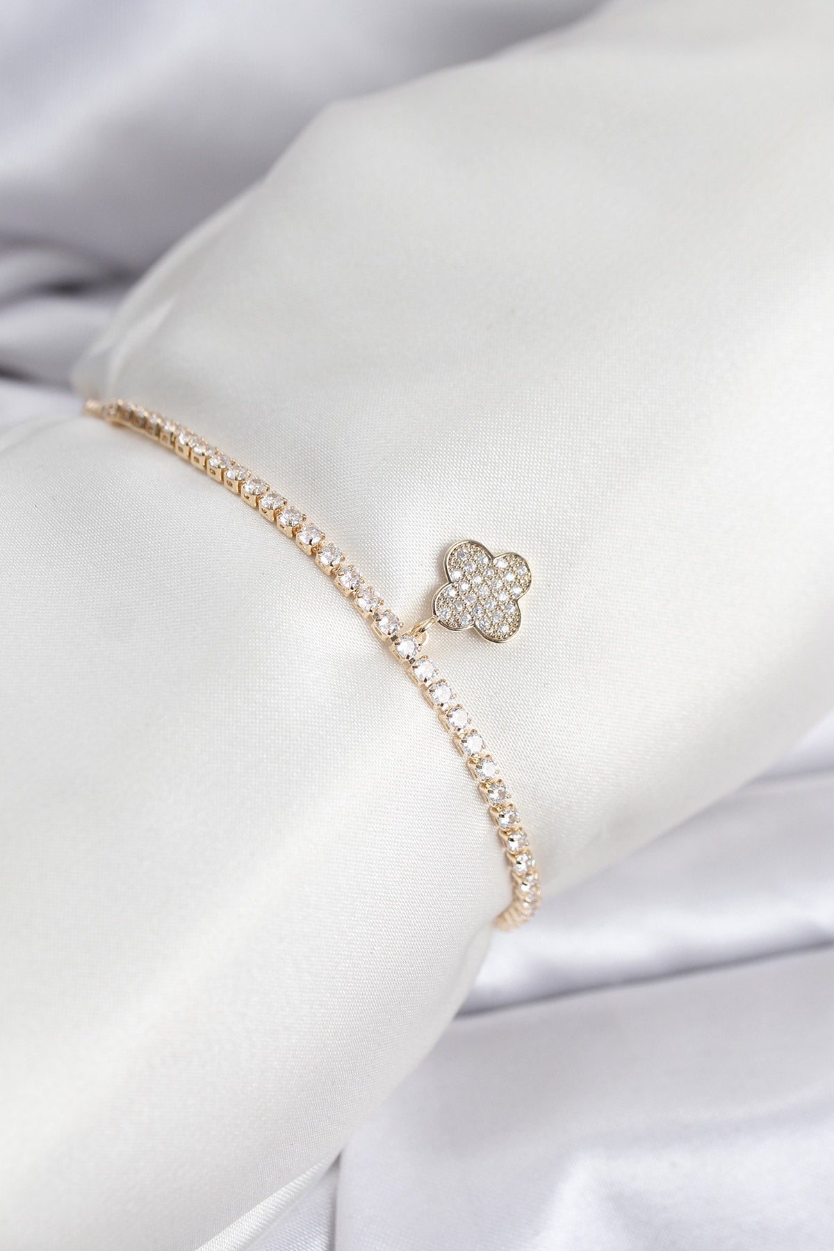 Yonca Model Zirkon Taşlı Gold Renk Asansörlü Su Yolu Bileklik TG27BB8244 - Çok Renkli / Standart