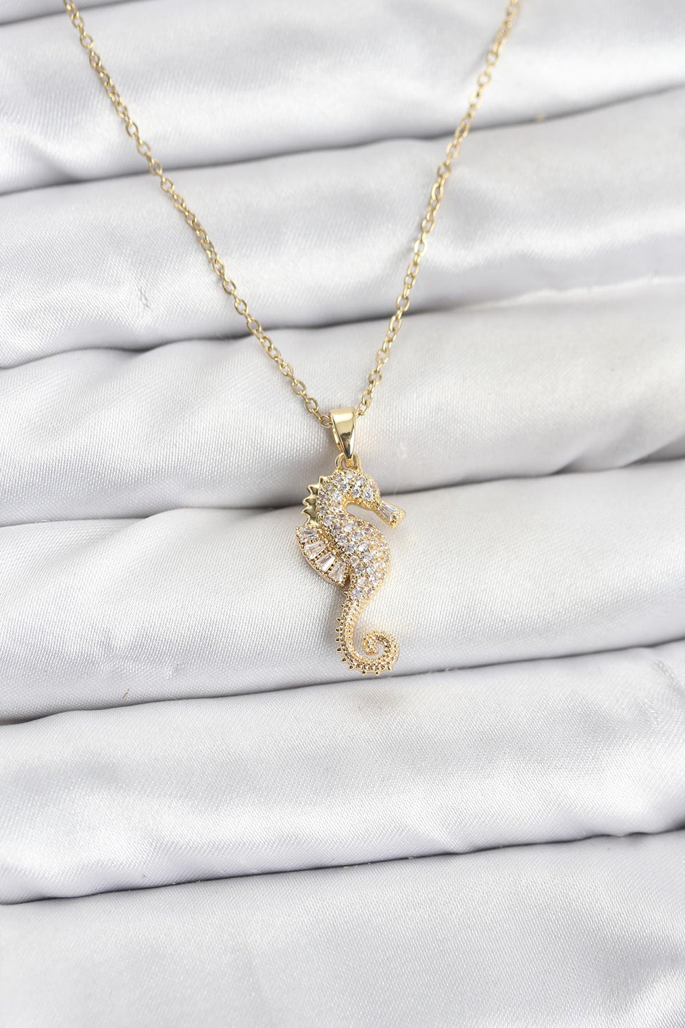316L Çelik Zincir Gold Renk Deniz Atı Model Zirkon Taşlı Kadın Kolye TG27BKO10895