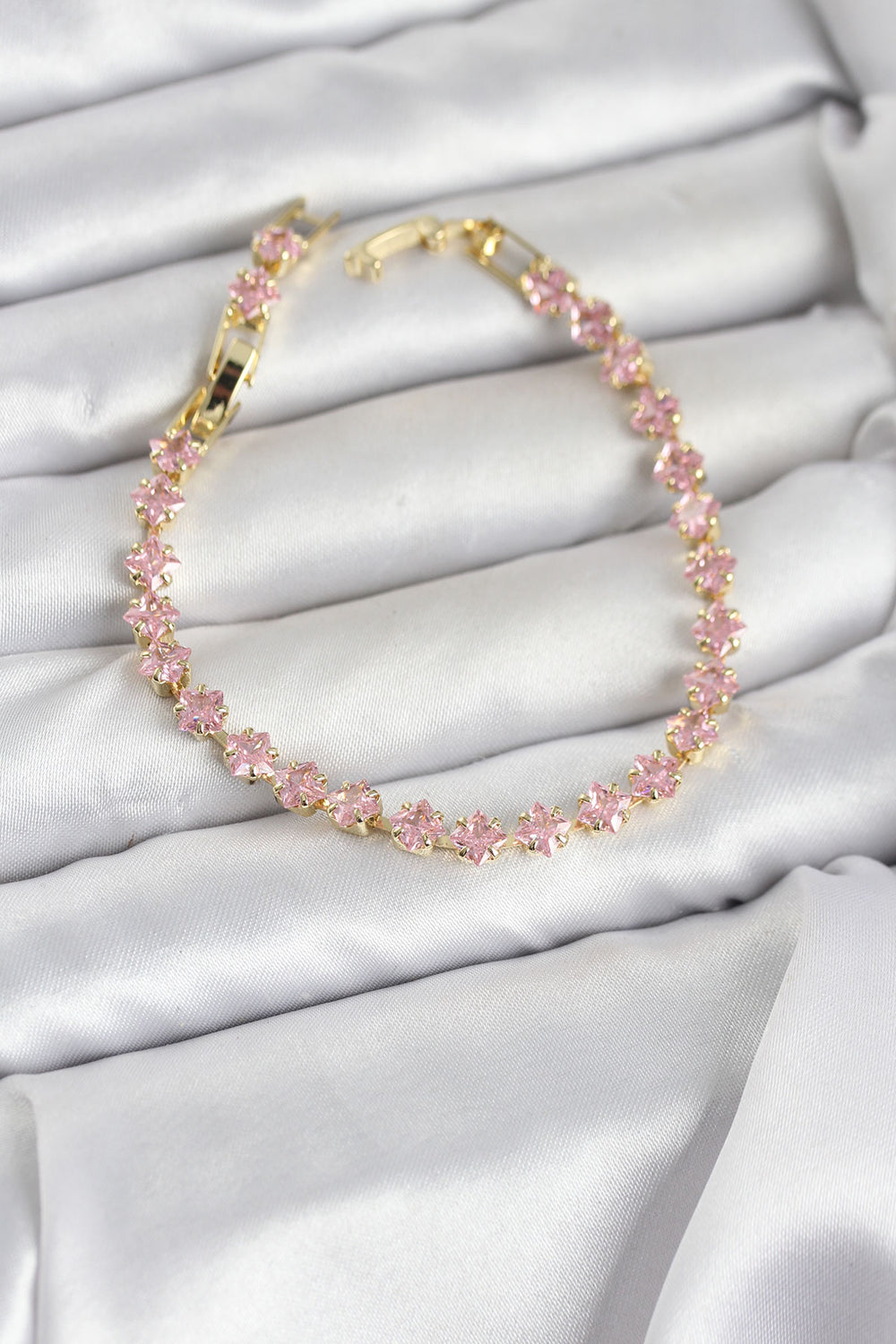 Pembe Kare Zirkon Taşlı Gold Renk Pirinç Su Yolu Kadın Bileklik TG27BB8324