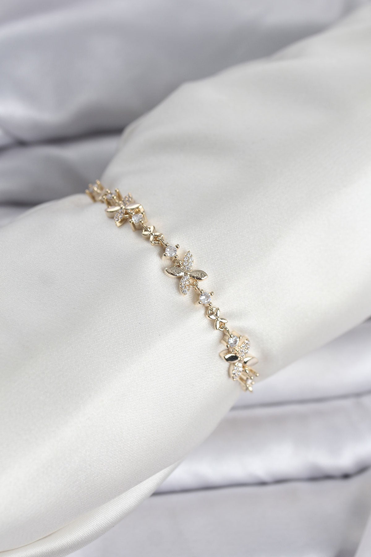 Gold Renk Yonca Model Zirkon Taşlı Asansörlü Kadın Bileklik TG27BB8341 - Çok Renkli / Standart