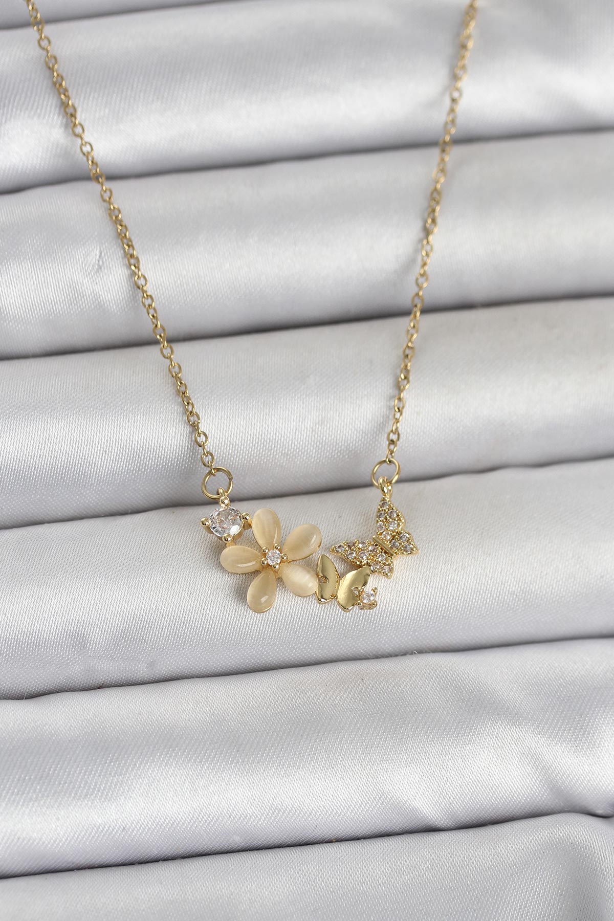 316L Çelik Zincir Gold Renk Çiçek ve Kelebek Model Kadın Kolye TG27BKO11038 - Çok Renkli / Standart