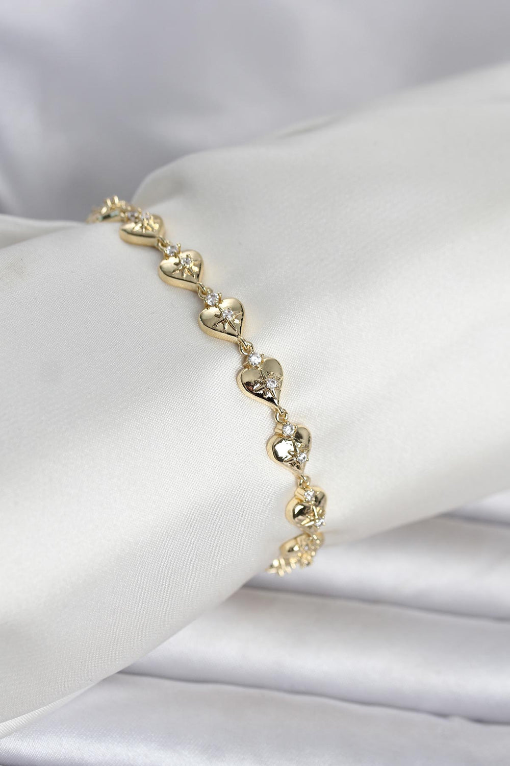 Pirinç Gold Renk Kalpli Kutup Yıldızı İşleme Kadın Bileklik TG27BB8402