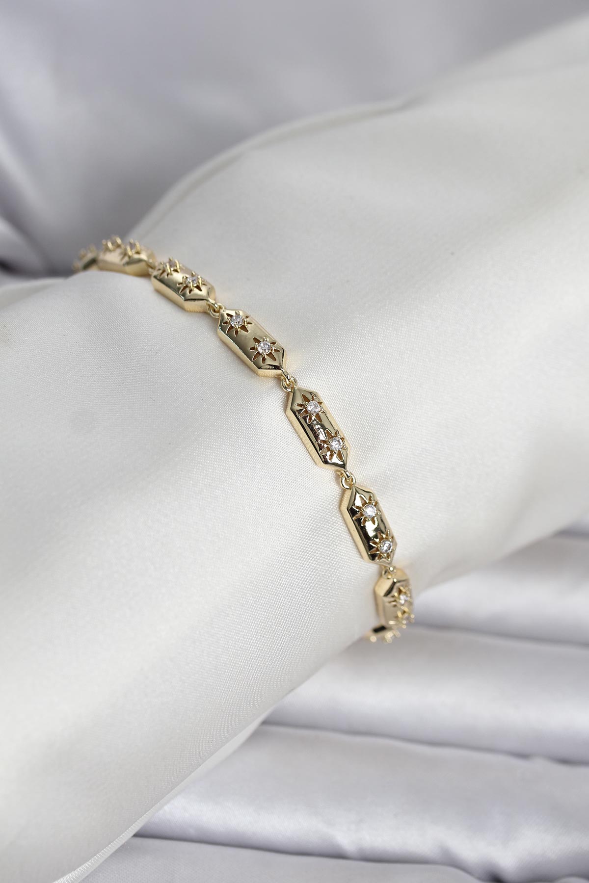 Pirinç Gold Renk Kutup Yıldızı İşleme Kadın Bileklik TG27BB8403 - Çok Renkli / Standart