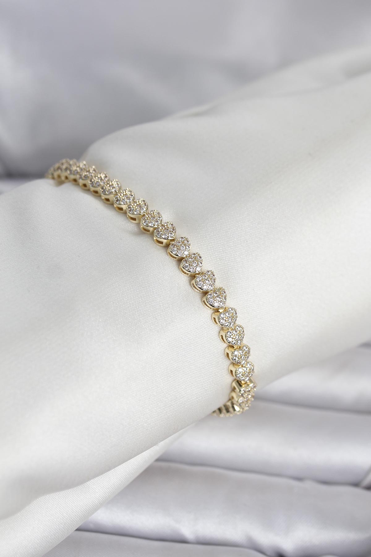 Pirinç Gold Renk Kalp Model Sıralı Zirkon Taşlı Kadın Bileklik TG27BB8423 - Çok Renkli / Standart