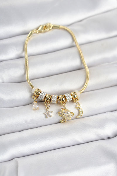Pirinç Gold Renk Charmlı Kadın Bileklik TG27BB8442