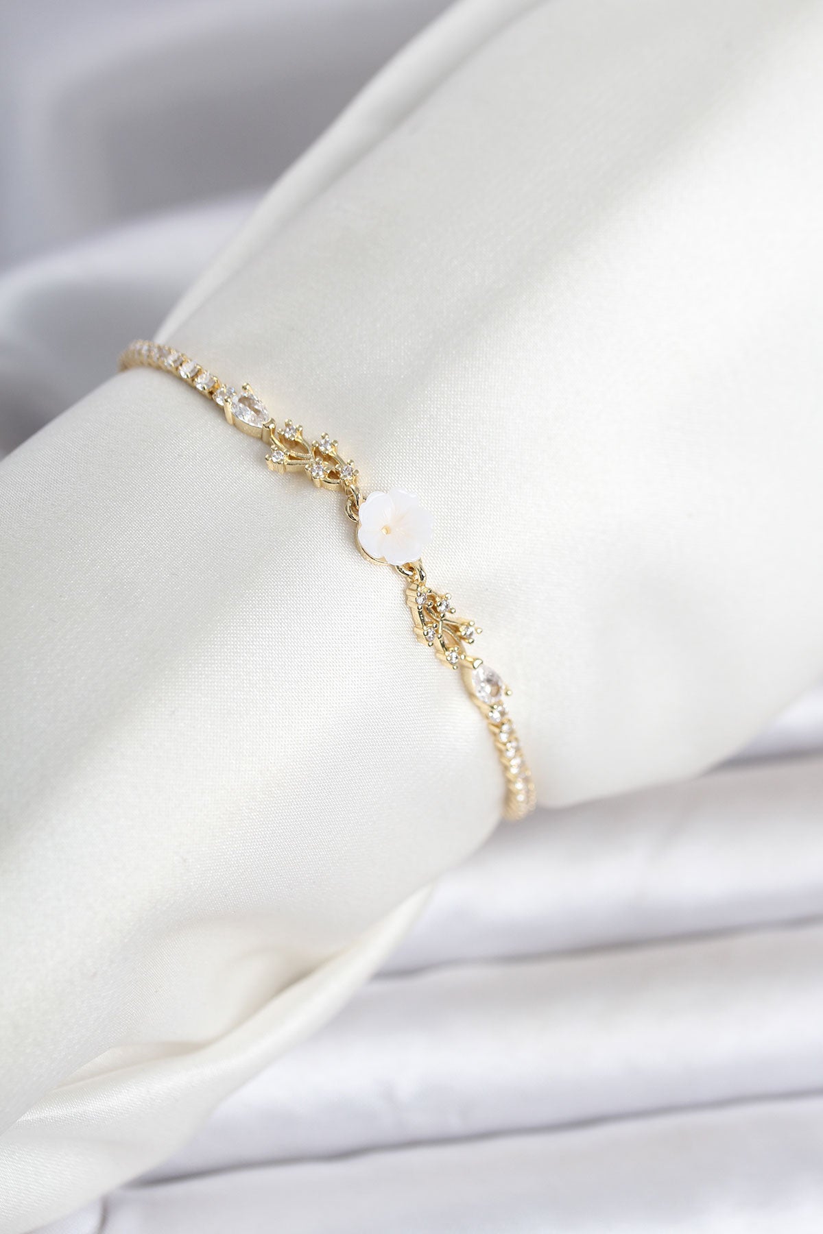Pirinç Gold Renk Çiçek Model Su Yolu Kadın Bileklik TG27BB8464 - Çok Renkli / Standart