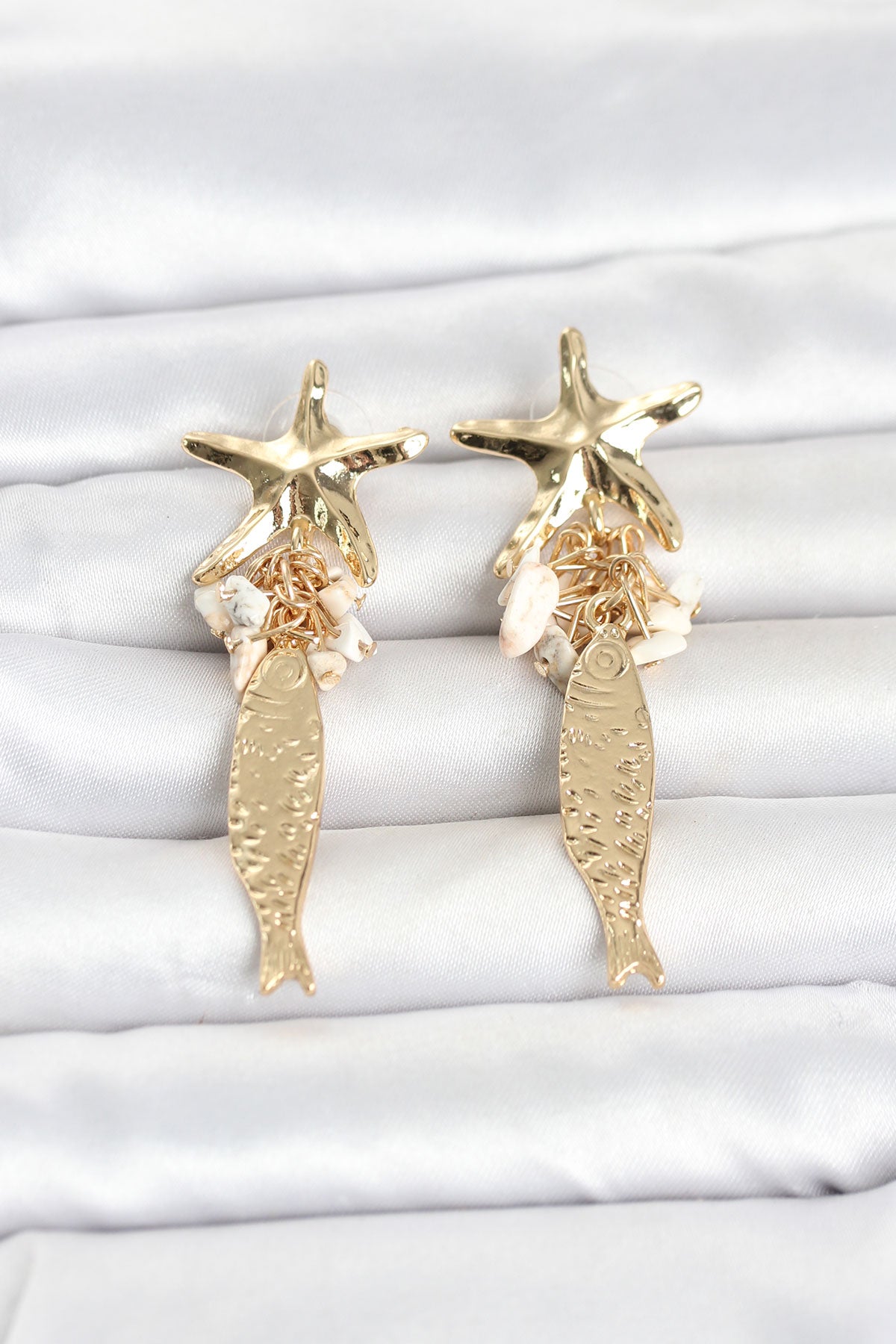 Deniz Yıldızı ve Balık Detaylı Krem Taşlı Gold Renk Kadın Küpe TG27BKP11796 - Çok Renkli / Standart