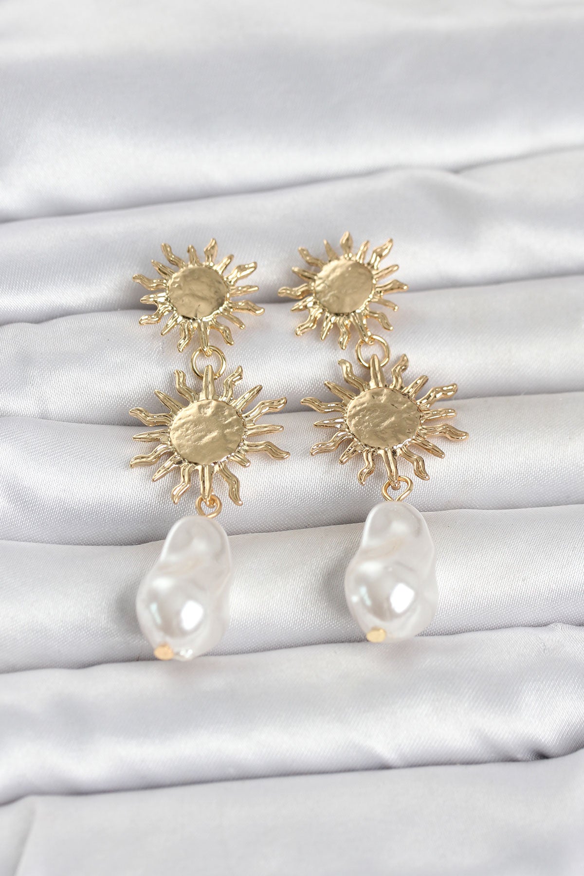 Gold Renk Pirinç Güneş Model Detaylı Kadın Küpe TG27BKP11797 - Çok Renkli / Standart