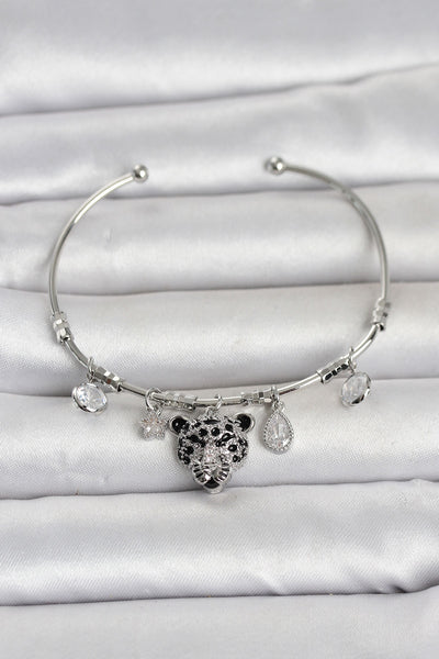 Pirinç Gümüş Renk Leopar Detaylı Charmlı Kadın Bileklik TG27BB8489