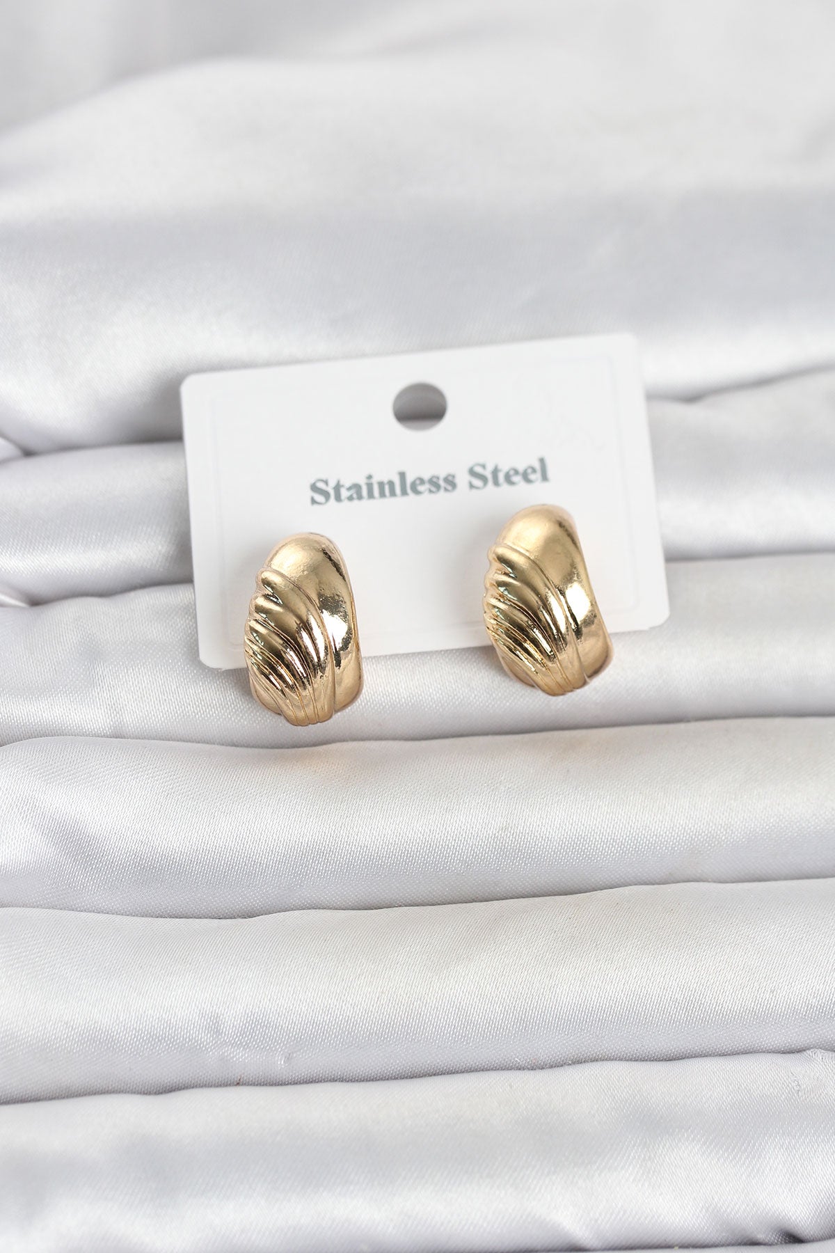 316L Çelik Gold Renk Desenli Yarım Halka Model Kadın Küpe TG27BKP11807 - Çok Renkli / Standart