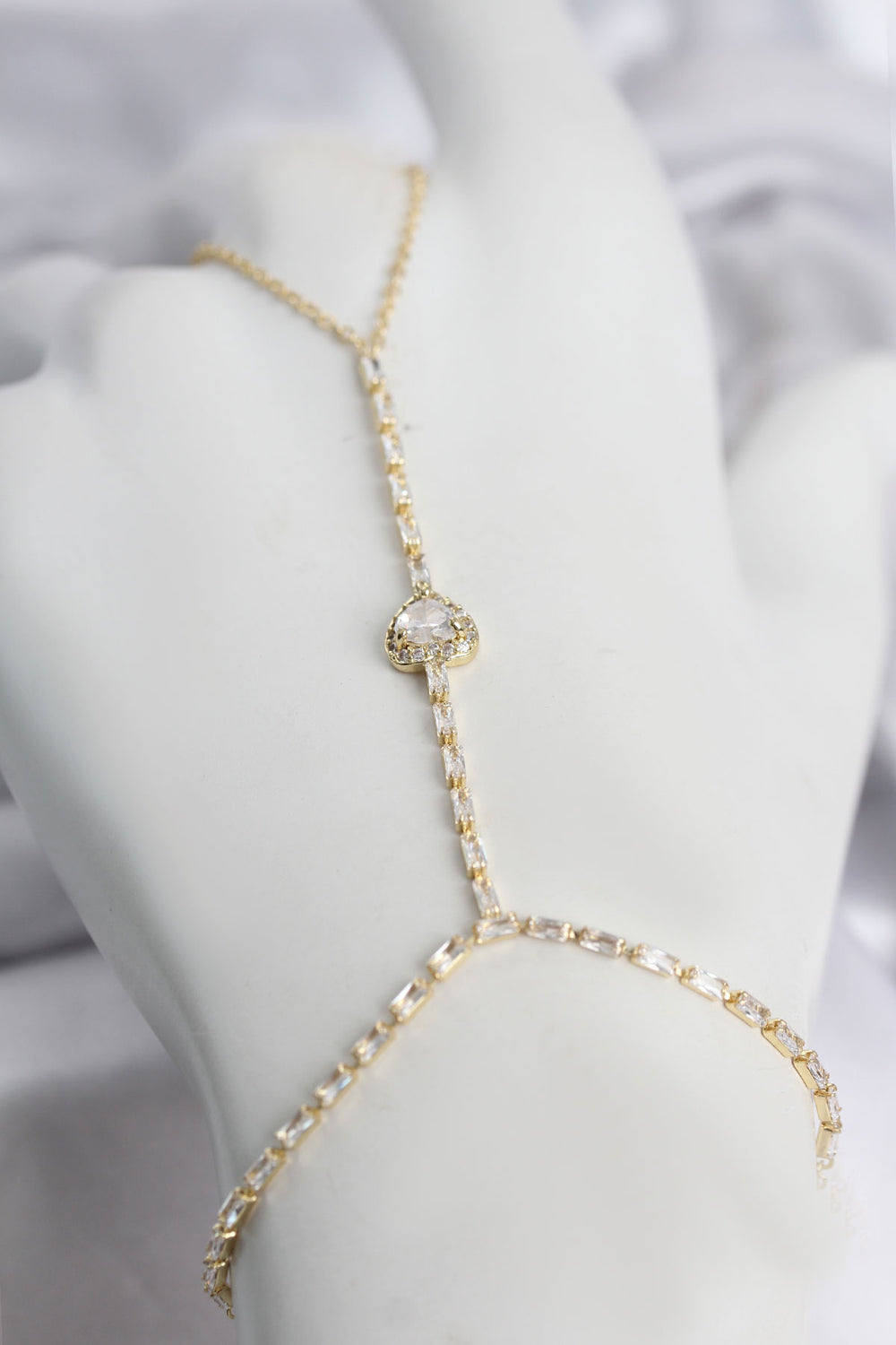 Gold Renk Pirinç Zirkon Taşlı Kalp Model Şahmeran TG27SN783