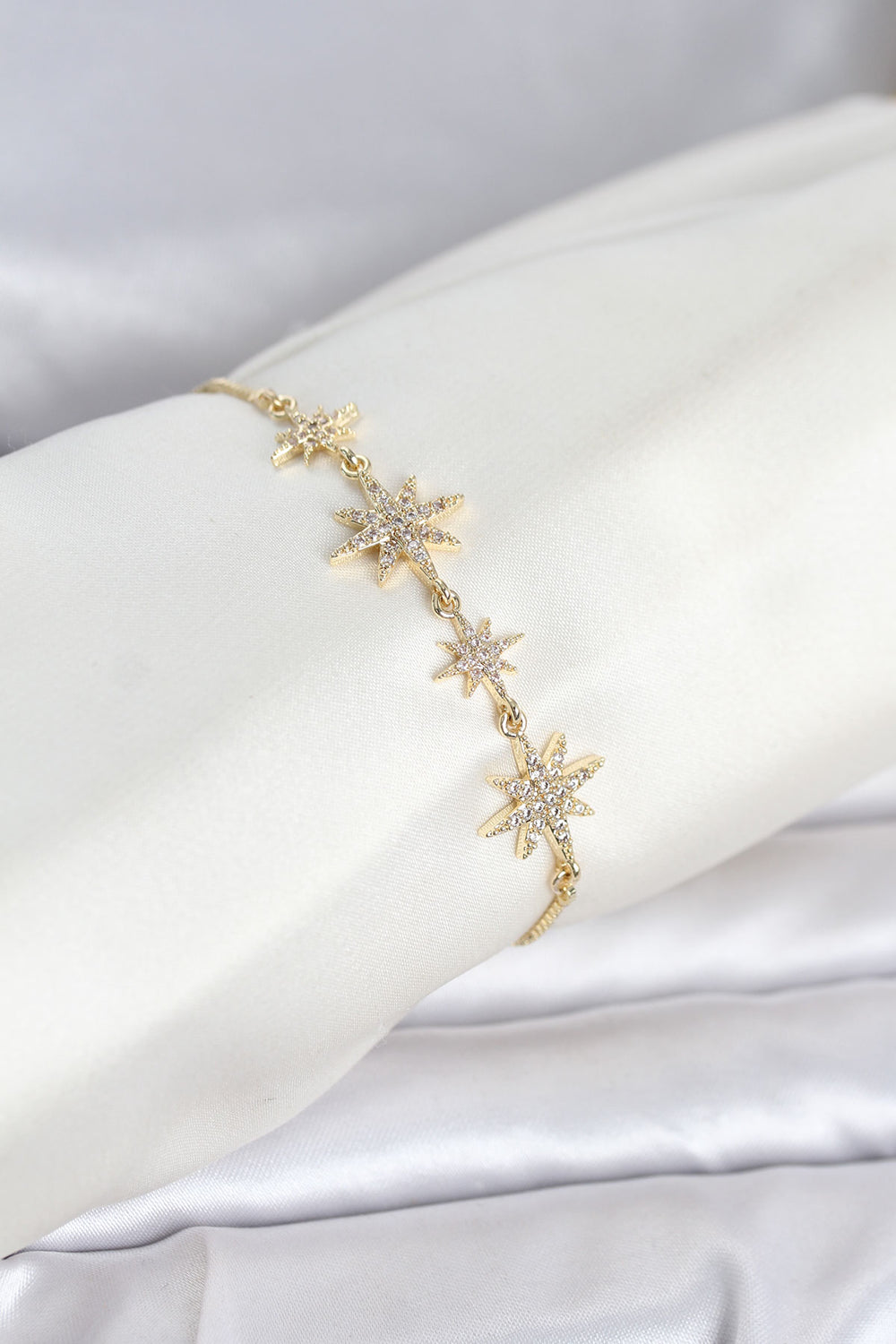 Gold Renk Pirinç Zirkon Taşlı Kutup Yıldızı Model Asansörlü Kadın Bileklik TG27BB8542