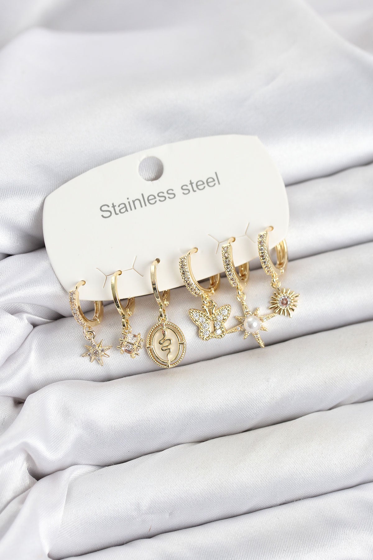 316L Çelik Gold Renk Zirkon Taşlı Charm Detaylı Kadın Küpe Seti TG27BKP11878 - Çok Renkli / Standart