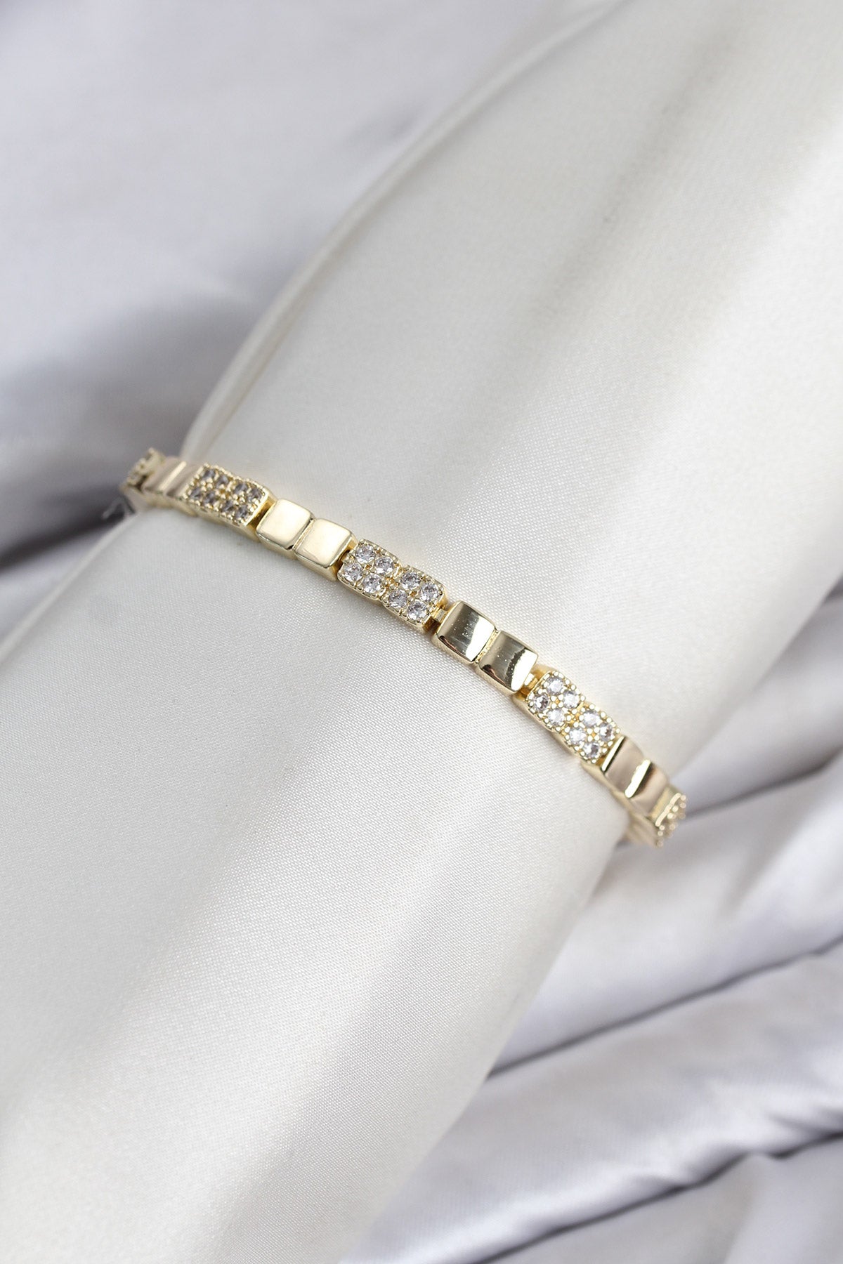 CM Kare Model Zirkon Taşlı VIP Seri Gold Renk Pirinç Kadın Bileklik TG27BB8611 - Çok Renkli / Standart