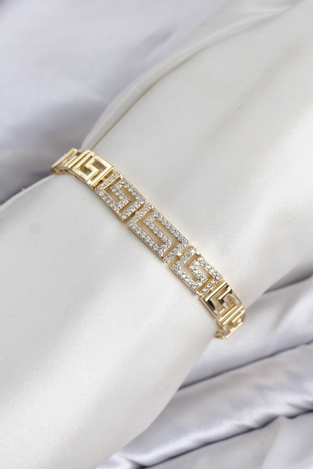 CM Labirent Model Zirkon Taşlı VIP Seri Gold Renk Pirinç Kadın Bileklik TG27BB8613