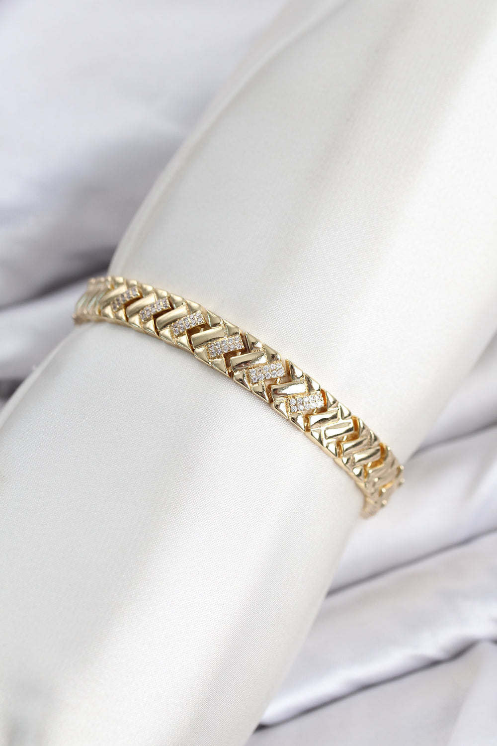 CM Geometrik Model Zirkon Taşlı VIP Seri Gold Renk Pirinç Kadın Bileklik TG27BB8616