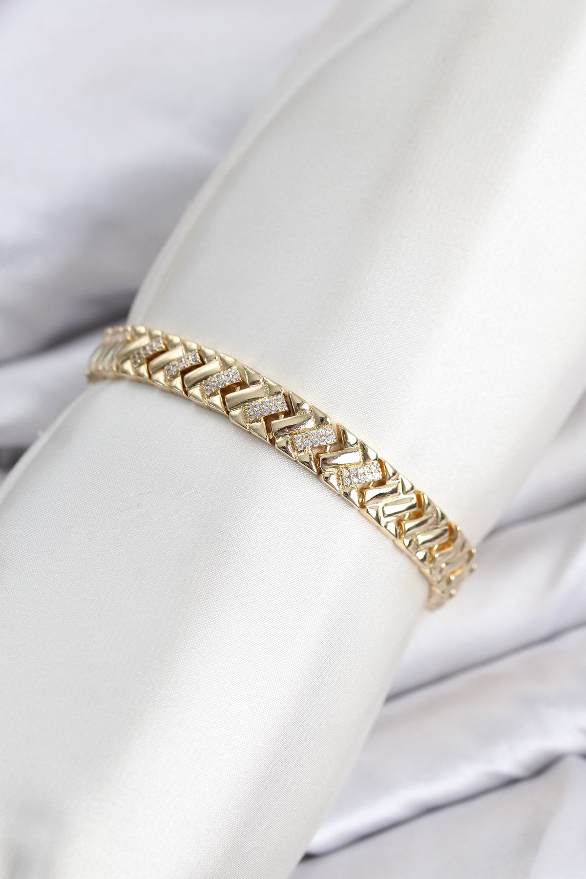 CM Geometrik Model Zirkon Taşlı VIP Seri Gold Renk Pirinç Kadın Bileklik TG27BB8616 - Çok Renkli / Standart