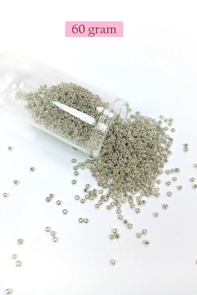 Dökme Cam Kum Boncuk (11/0) 2 mm - 60 Gram - Gümüş - BNC057