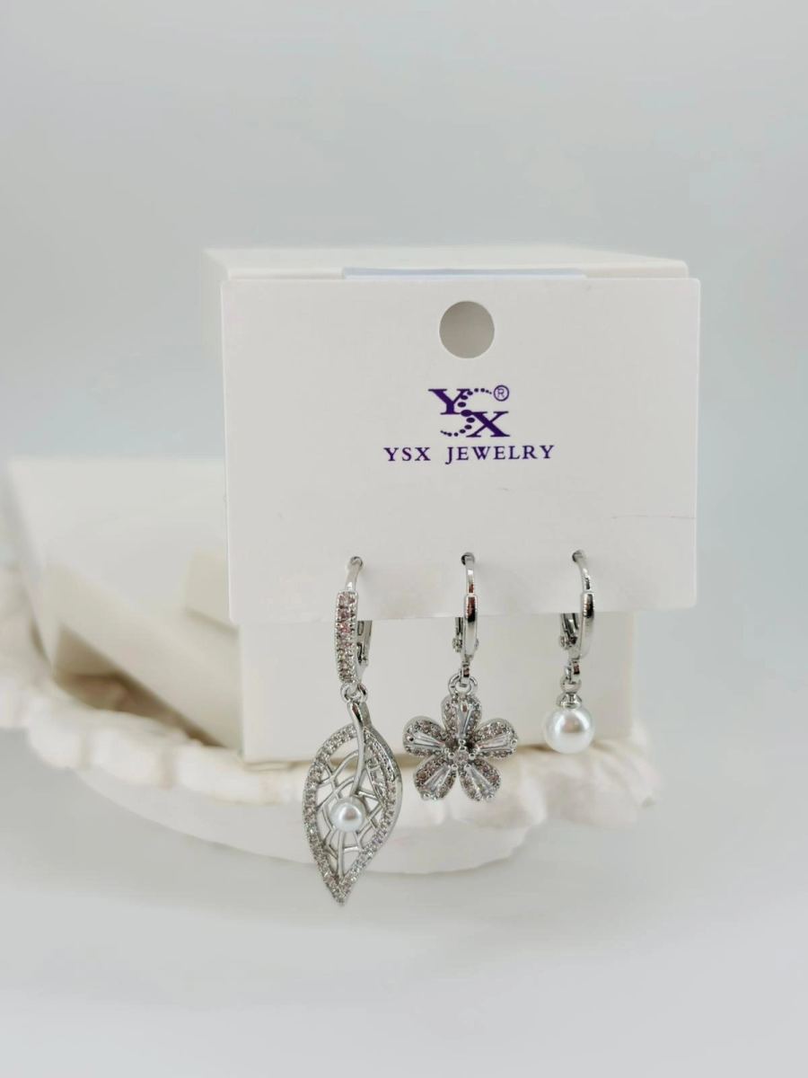 Yaprak Detaylı Üçlü Kombin Küpe
